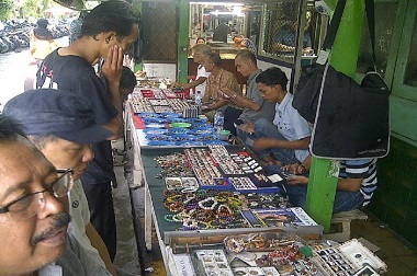 Gemilang Batu Akik di Jalan Kayoon Surabaya